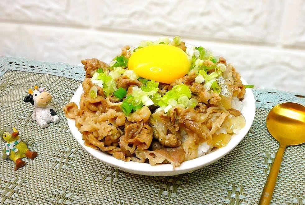 ｜快速料理｜吉野家 冷凍牛丼－牛肉調理包． 肉跟山一樣高！肉食控的天堂．５分鐘完美上桌．創意料理分享