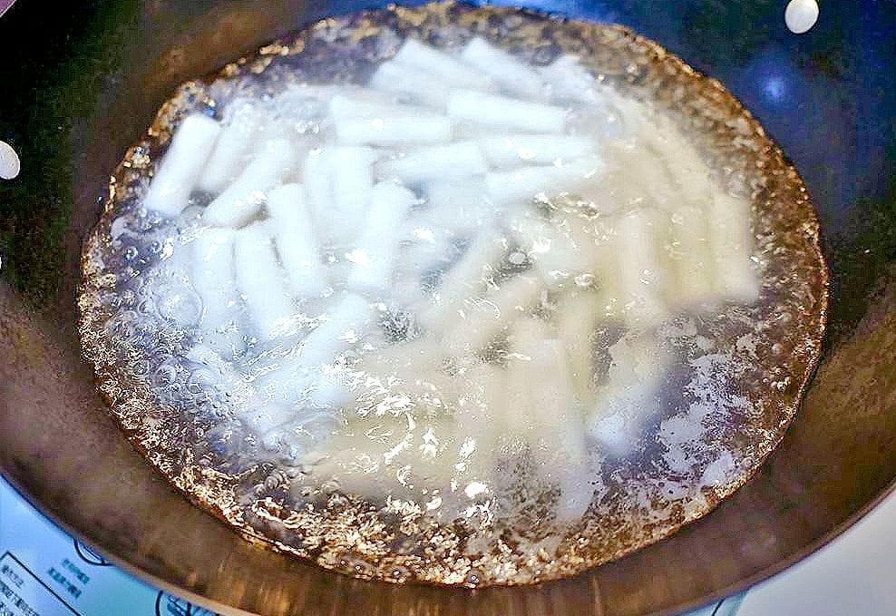 ｜快速料理｜吉野家 冷凍牛丼－牛肉調理包． 肉跟山一樣高！肉食控的天堂．５分鐘完美上桌．創意料理分享
