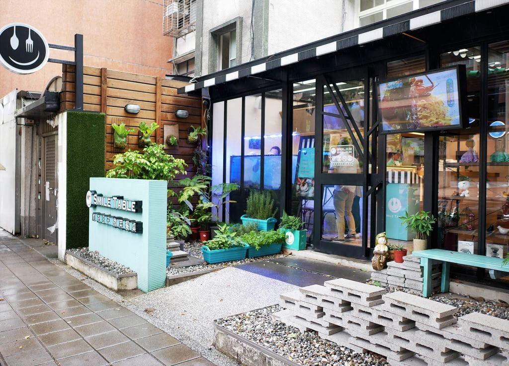 |聚餐餐廳|微笑餐桌Smile Table.海水養殖活龍蝦 / 雷克雅維克龍蝦湯 , 民生社區用餐 . 親子餐廳 - 第2張圖 |聚餐餐廳|微笑餐桌Smile Table.海水養殖活龍蝦 / 雷克雅維克龍蝦湯 , 民生社區用餐 . 親子餐廳