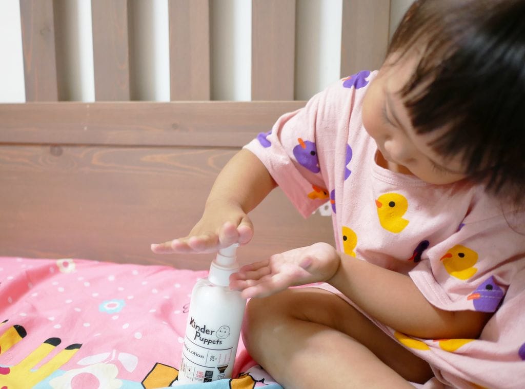 | 育兒 | Kinder Puppets 嬰兒舒緩凝膠 ,嬰兒潤膚乳液,洗髮沐浴二合一凝露,天然成份,全面修護肌膚 - 第17張圖 | 育兒 | Kinder Puppets 嬰兒舒緩凝膠 ,嬰兒潤膚乳液,洗髮沐浴二合一凝露,天然成份,全面修護肌膚