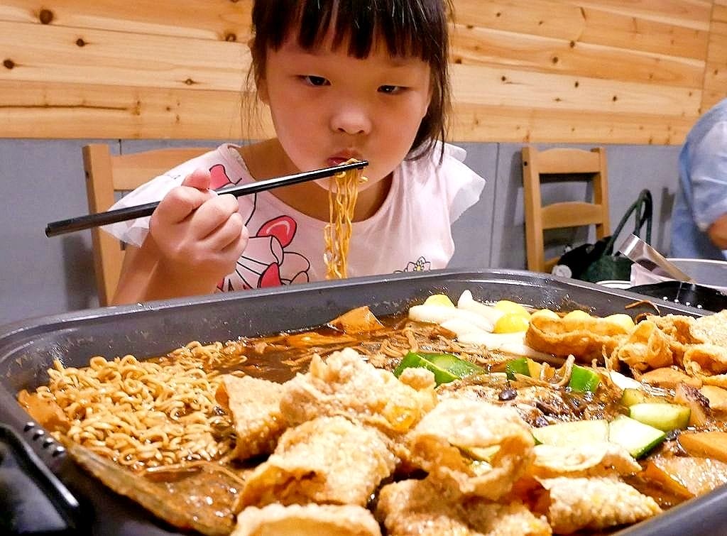 | 國父紀念館麻辣鍋 | 滿漢鱸魚-重慶烤魚.一鍋雙饗.聚餐.宵夜新選擇 - 第30張圖 | 國父紀念館麻辣鍋 | 滿漢鱸魚-重慶烤魚.一鍋雙饗.聚餐.宵夜新選擇