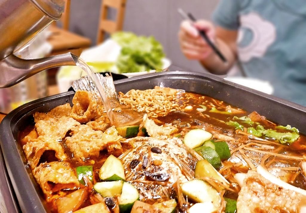 | 國父紀念館麻辣鍋 | 滿漢鱸魚-重慶烤魚.一鍋雙饗.聚餐.宵夜新選擇 - 第29張圖 | 國父紀念館麻辣鍋 | 滿漢鱸魚-重慶烤魚.一鍋雙饗.聚餐.宵夜新選擇