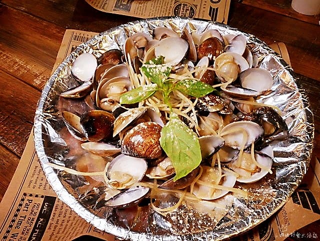 |板橋美食|火夯seafood海鮮燒烤.巨無霸手臂蝦.加藤英生蠔.生蠔手臂蝦.史上超浮誇海鮮一次吃個過癮!實在太狂了! - 第15張圖 |板橋美食|火夯seafood海鮮燒烤.巨無霸手臂蝦.加藤英生蠔.生蠔手臂蝦.史上超浮誇海鮮一次吃個過癮!實在太狂了!