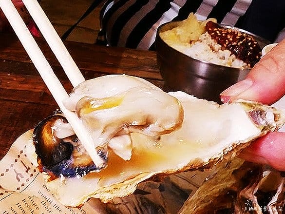 |板橋美食|火夯seafood海鮮燒烤.巨無霸手臂蝦.加藤英生蠔.生蠔手臂蝦.史上超浮誇海鮮一次吃個過癮!實在太狂了! - 第19張圖 |板橋美食|火夯seafood海鮮燒烤.巨無霸手臂蝦.加藤英生蠔.生蠔手臂蝦.史上超浮誇海鮮一次吃個過癮!實在太狂了!
