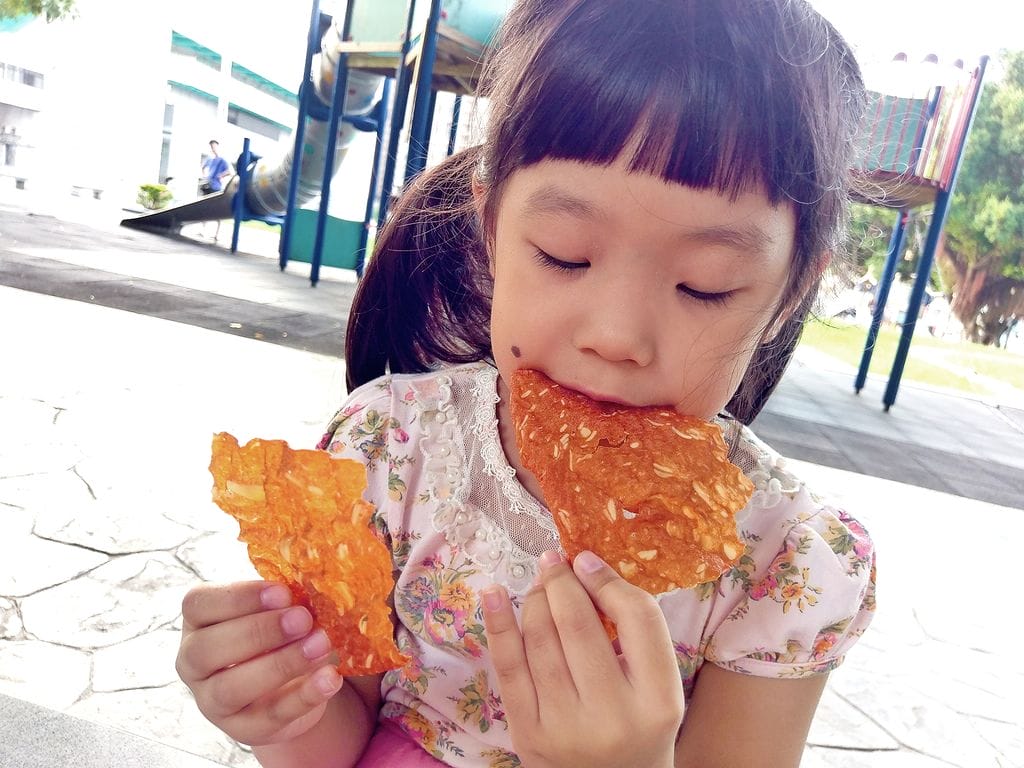 |超人氣團購美食|新家香 Traditional Food 60年老字號 .厚切肉乾.脆片肉紙.大人小孩都愛.年節送禮好選擇 - 第36張圖 |超人氣團購美食|新家香 Traditional Food 60年老字號 .厚切肉乾.脆片肉紙.大人小孩都愛.年節送禮好選擇
