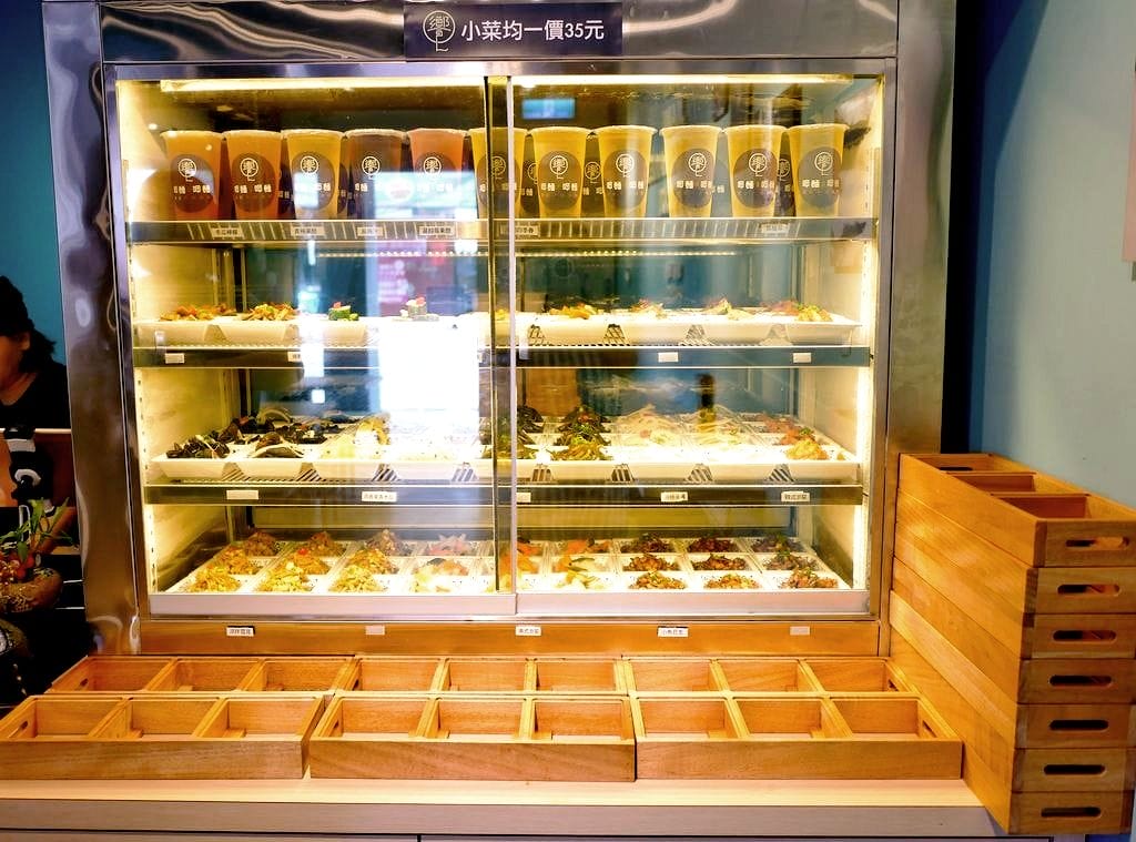| 板橋美食 | 呷麵呷麵平價麵舖－板橋店．餐點選擇多．銅板價餐廳享受