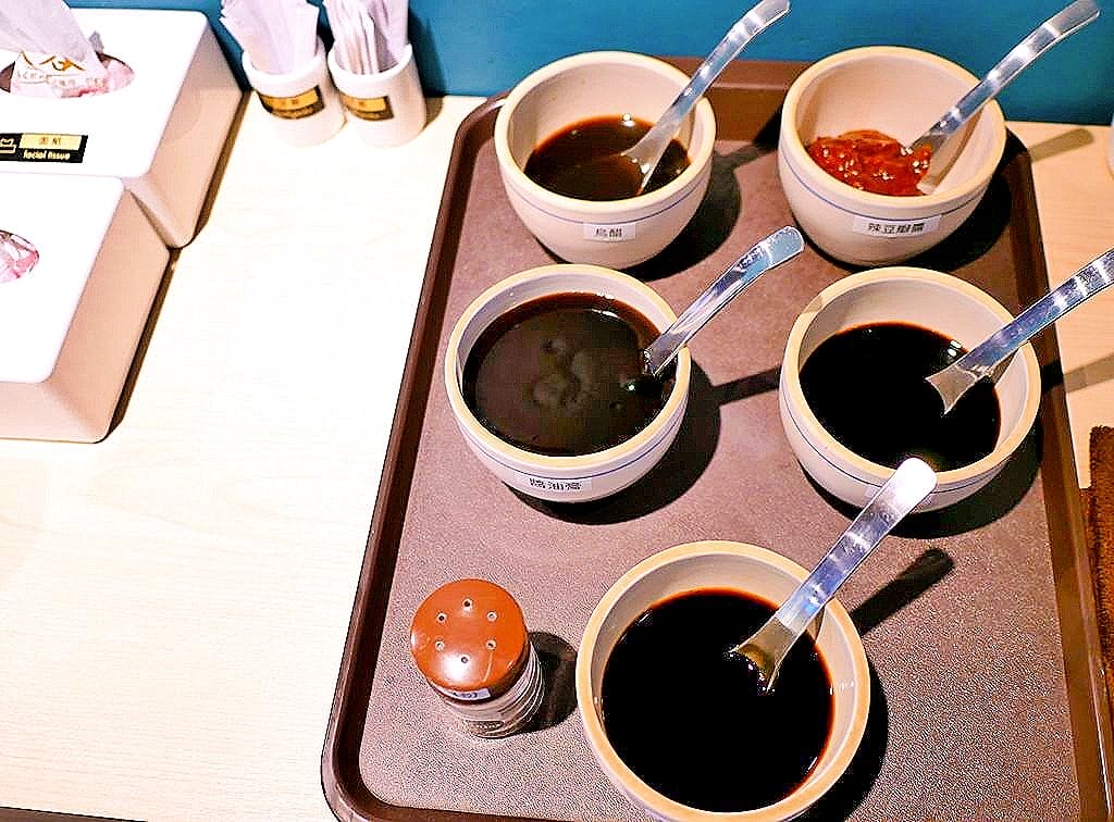 | 板橋美食 | 呷麵呷麵平價麵舖－板橋店．餐點選擇多．銅板價餐廳享受