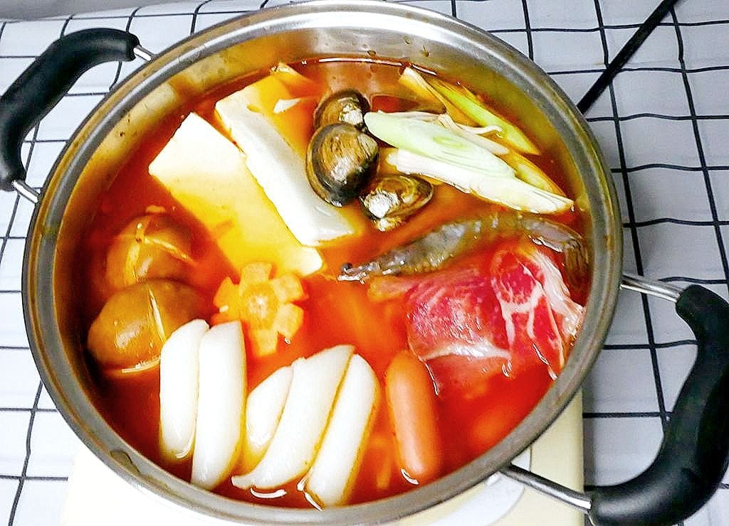 | 火鍋Party| 桂冠 正宗韓式部隊鍋.山頭火日式經典豚骨鍋.冷冷的冬天在家吃火鍋 - 第12張圖 | 火鍋Party| 桂冠 正宗韓式部隊鍋.山頭火日式經典豚骨鍋.冷冷的冬天在家吃火鍋