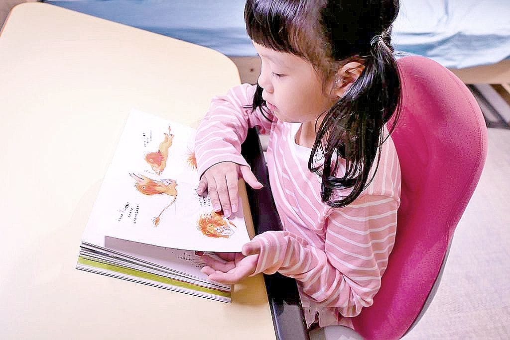 |兒童書桌推薦|Artso亞梭傢俬 Aplus成長桌+碗豆椅+LED-雙臂夾燈.陪伴孩子快樂學習 - 第2張圖 |兒童書桌推薦|Artso亞梭傢俬 Aplus成長桌+碗豆椅+LED-雙臂夾燈.陪伴孩子快樂學習
