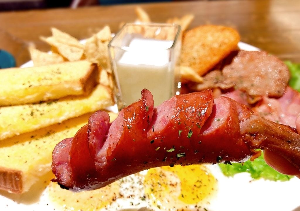 | 食記|夏一棧brunch café.板橋早午餐 / 下午茶 | 無法一手掌握的三層巨無霸漢堡. 店家重新裝潢(新菜單menu) - 第22張圖 | 食記|夏一棧brunch café.板橋早午餐 / 下午茶 | 無法一手掌握的三層巨無霸漢堡. 店家重新裝潢(新菜單menu)