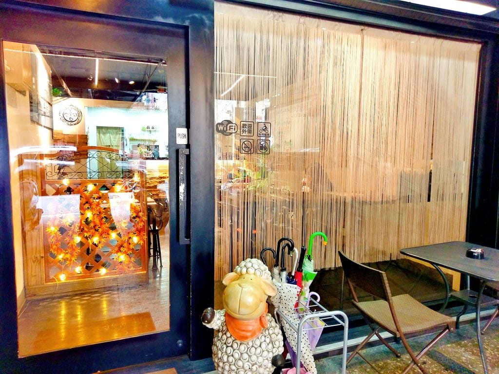 | 食記|夏一棧brunch café.板橋早午餐 / 下午茶 | 無法一手掌握的三層巨無霸漢堡. 店家重新裝潢(新菜單menu) - 第3張圖 | 食記|夏一棧brunch café.板橋早午餐 / 下午茶 | 無法一手掌握的三層巨無霸漢堡. 店家重新裝潢(新菜單menu)