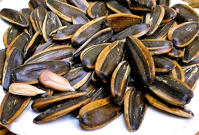 |過年零食|徽記煮瓜子.經過熬、悶、低溫烘烤等繁瑣工序.果仁厚實飽滿.涮嘴到手停不下來! - 第4張圖 |過年零食|徽記煮瓜子.經過熬、悶、低溫烘烤等繁瑣工序.果仁厚實飽滿.涮嘴到手停不下來!