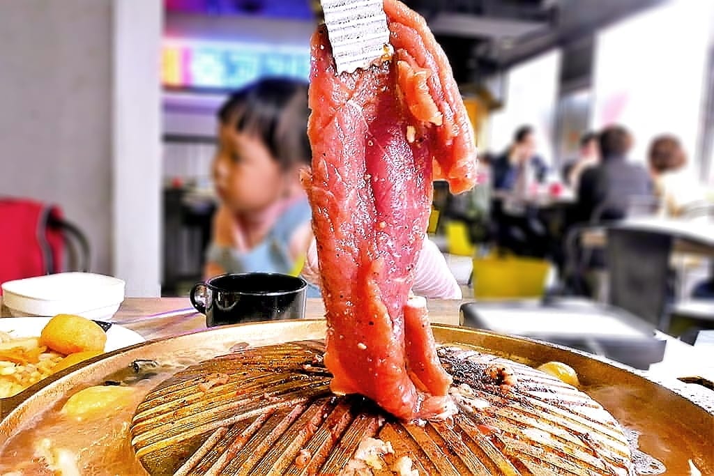 |台北萬華| 西門町吃到飽 – 阿豬嘻烤肉村.398銅板燒烤+部隊鍋.韓式小菜.冰淇淋.飲品自助無限吃到飽 - 第34張圖 |台北萬華| 西門町吃到飽 – 阿豬嘻烤肉村.398銅板燒烤+部隊鍋.韓式小菜.冰淇淋.飲品自助無限吃到飽