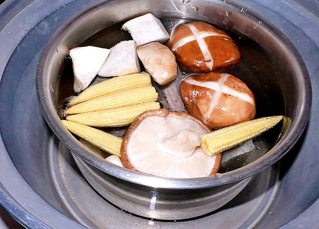 |中和美食|雙月食品社(中和店).燉補雞湯多到滿出來.月子餐首選.味美料多又實在.懶人燉補包禮盒 - 第50張圖 |中和美食|雙月食品社(中和店).燉補雞湯多到滿出來.月子餐首選.味美料多又實在.懶人燉補包禮盒