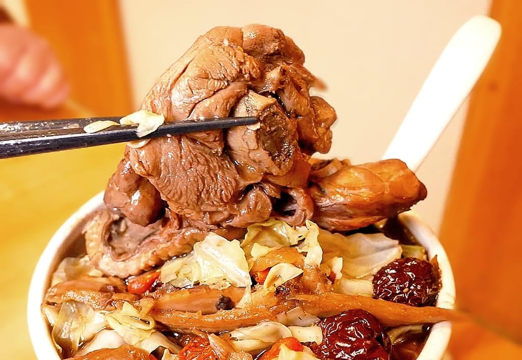 |中和美食|雙月食品社(中和店).燉補雞湯多到滿出來.月子餐首選.味美料多又實在.懶人燉補包禮盒 - 第17張圖 |中和美食|雙月食品社(中和店).燉補雞湯多到滿出來.月子餐首選.味美料多又實在.懶人燉補包禮盒