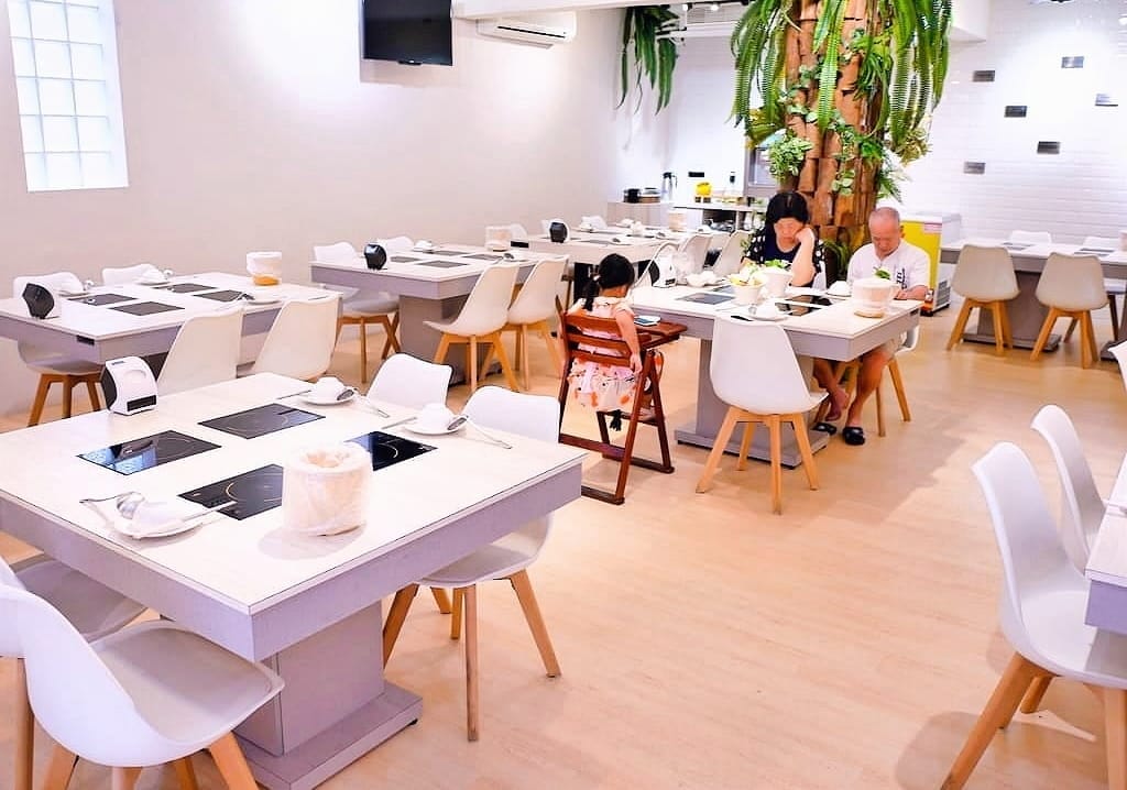 | 西門火鍋推薦 | 沐月精緻小火鍋西門店.超大肉盤一次吃個過癮.經濟實惠.捷運周邊美食 - 第5張圖 | 西門火鍋推薦 | 沐月精緻小火鍋西門店.超大肉盤一次吃個過癮.經濟實惠.捷運周邊美食