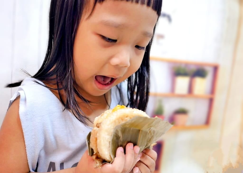 | 微波加熱即食|KKLife 粽香滷肉米膳堡.醬香滷味超涮嘴~冰箱必備美食.懶人料理.2分鐘美味輕鬆上桌 - 第17張圖 | 微波加熱即食|KKLife 粽香滷肉米膳堡.醬香滷味超涮嘴~冰箱必備美食.懶人料理.2分鐘美味輕鬆上桌