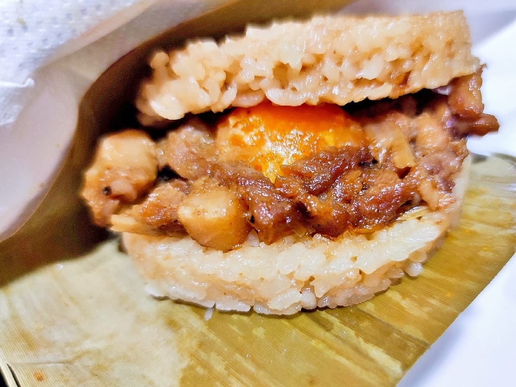 | 微波加熱即食|KKLife 粽香滷肉米膳堡.醬香滷味超涮嘴~冰箱必備美食.懶人料理.2分鐘美味輕鬆上桌 - 第2張圖 | 微波加熱即食|KKLife 粽香滷肉米膳堡.醬香滷味超涮嘴~冰箱必備美食.懶人料理.2分鐘美味輕鬆上桌