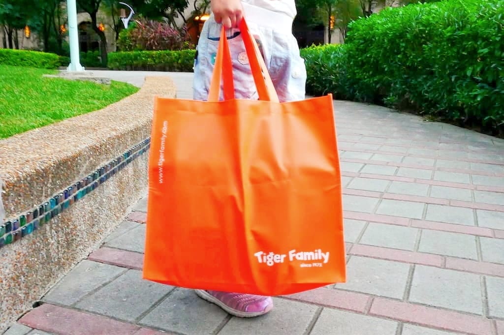 |小學生書包推薦|TigerFamily小學者超輕量護脊書包.秒開磁扣設計.容量大 / 重量輕. 送超值五件組 - 第3張圖 |小學生書包推薦|TigerFamily小學者超輕量護脊書包.秒開磁扣設計.容量大 / 重量輕. 送超值五件組