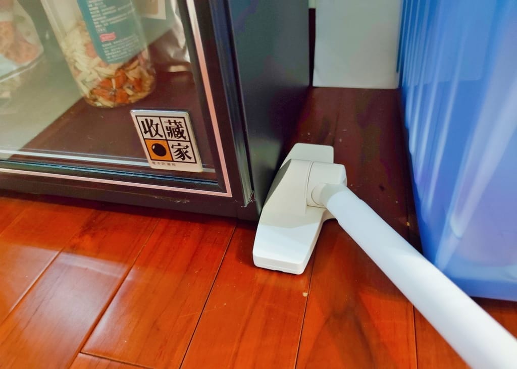 |家電開箱|SANSUI山水 輕淨吸迷你無線吸塵器 SVC-DD1白,無線手持.極輕巧設計,25min續航/二檔強勁吸力,居家車用清潔 - 第39張圖 |家電開箱|SANSUI山水 輕淨吸迷你無線吸塵器 SVC-DD1白,無線手持.極輕巧設計,25min續航/二檔強勁吸力,居家車用清潔