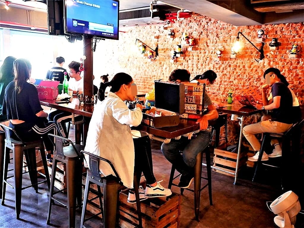 |松江南京義大利麵|TankQ Cafe & Bar 松江南京店.浮誇系早午餐.行李箱/貨櫃箱餐點.可愛公仔主題餐廳.約會餐廳 - 第11張圖 |松江南京義大利麵|TankQ Cafe & Bar 松江南京店.浮誇系早午餐.行李箱/貨櫃箱餐點.可愛公仔主題餐廳.約會餐廳
