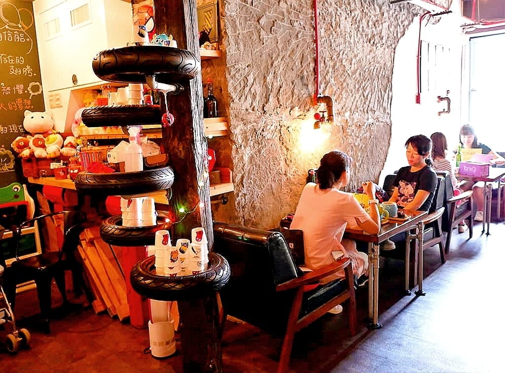 |松江南京義大利麵|TankQ Cafe & Bar 松江南京店.浮誇系早午餐.行李箱/貨櫃箱餐點.可愛公仔主題餐廳.約會餐廳 - 第14張圖 |松江南京義大利麵|TankQ Cafe & Bar 松江南京店.浮誇系早午餐.行李箱/貨櫃箱餐點.可愛公仔主題餐廳.約會餐廳