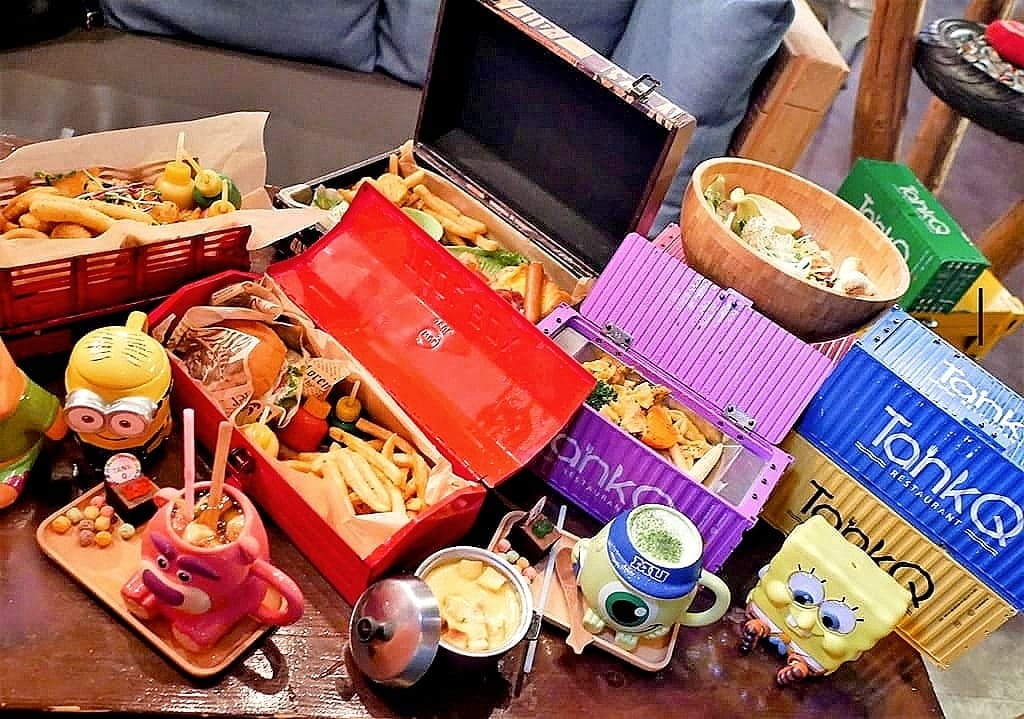 |松江南京義大利麵|TankQ Cafe & Bar 松江南京店.浮誇系早午餐.行李箱/貨櫃箱餐點.可愛公仔主題餐廳.約會餐廳 - 第29張圖 |松江南京義大利麵|TankQ Cafe & Bar 松江南京店.浮誇系早午餐.行李箱/貨櫃箱餐點.可愛公仔主題餐廳.約會餐廳