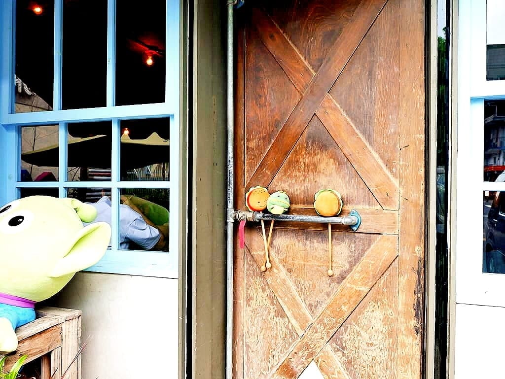 |松江南京義大利麵|TankQ Cafe & Bar 松江南京店.浮誇系早午餐.行李箱/貨櫃箱餐點.可愛公仔主題餐廳.約會餐廳 - 第10張圖 |松江南京義大利麵|TankQ Cafe & Bar 松江南京店.浮誇系早午餐.行李箱/貨櫃箱餐點.可愛公仔主題餐廳.約會餐廳