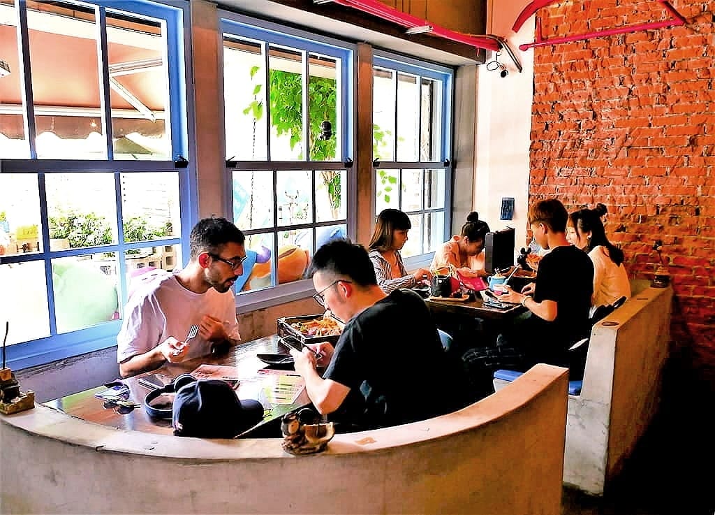 |松江南京義大利麵|TankQ Cafe & Bar 松江南京店.浮誇系早午餐.行李箱/貨櫃箱餐點.可愛公仔主題餐廳.約會餐廳 - 第12張圖 |松江南京義大利麵|TankQ Cafe & Bar 松江南京店.浮誇系早午餐.行李箱/貨櫃箱餐點.可愛公仔主題餐廳.約會餐廳