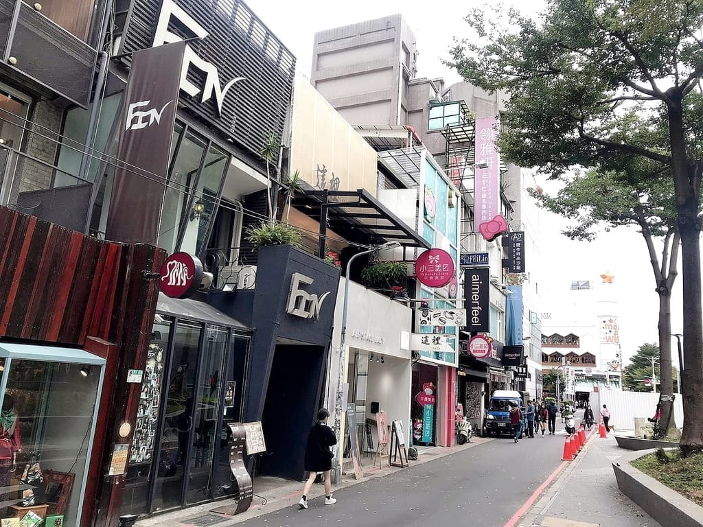 |台北中山區髮廊|FIN Hair Salon.韓妞氣質紅茶拿鐵色系.顯白又甜美.台北染髮推薦.設計師Vicky - 第3張圖 |台北中山區髮廊|FIN Hair Salon.韓妞氣質紅茶拿鐵色系.顯白又甜美.台北染髮推薦.設計師Vicky