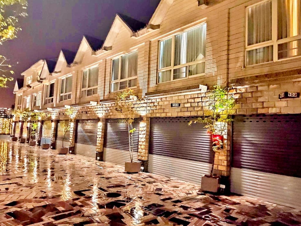 ｜宜蘭溫泉住宿｜東遊驛棧 East Motel．一房一車庫，礁溪泡湯．享受獨立溫泉池．宜蘭二日親子遊