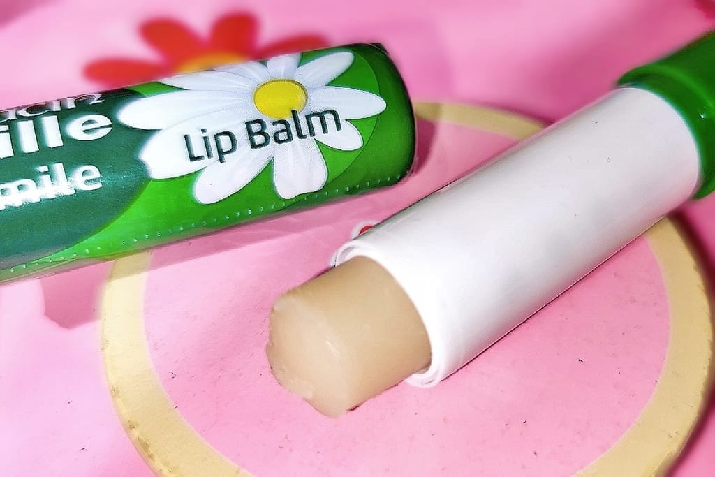|唇部護理|Herbacin德國小甘菊護唇膏.唇紋救星.和乾燥脫皮說再見! - 第13張圖 |唇部護理|Herbacin德國小甘菊護唇膏.唇紋救星.和乾燥脫皮說再見!