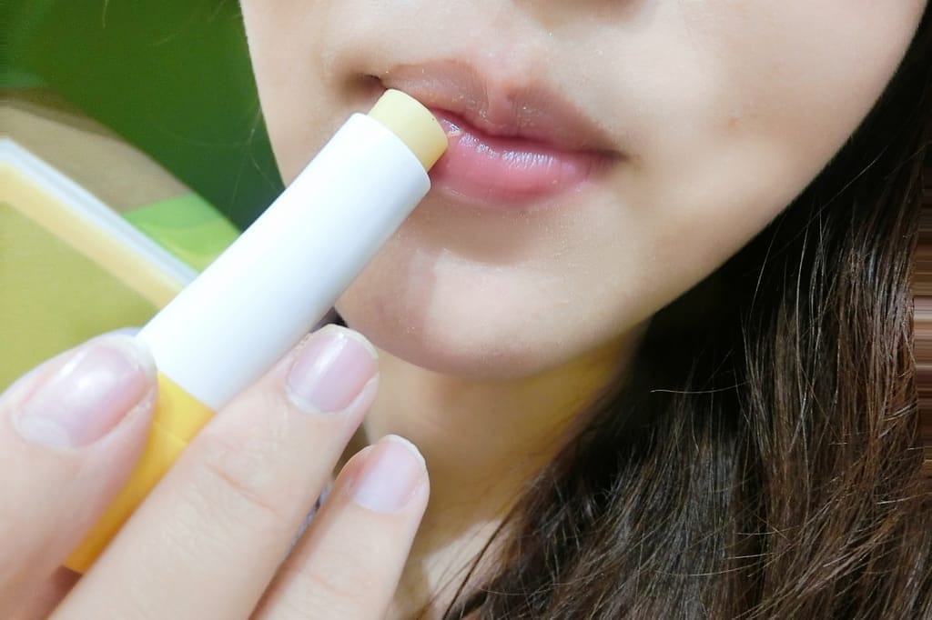 |唇部護理|Herbacin德國小甘菊護唇膏.唇紋救星.和乾燥脫皮說再見! - 第8張圖 |唇部護理|Herbacin德國小甘菊護唇膏.唇紋救星.和乾燥脫皮說再見!