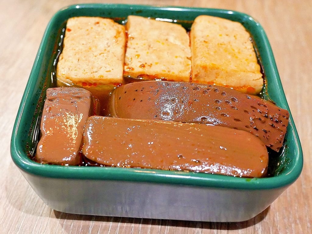 ｜新莊小吃推薦｜別想了！吃．滷味吧！七種湯頭口味．湯滷／乾滷．食材豐富．創意新吃法．新莊宵夜推薦