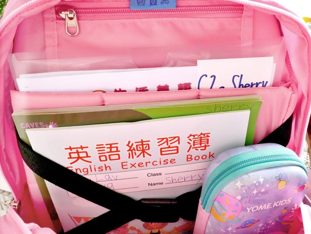 |小學生書包推薦|怡寶 角落小夥伴成長型護脊書包.多格層收納.背墊柔軟紓壓 - 第34張圖 |小學生書包推薦|怡寶 角落小夥伴成長型護脊書包.多格層收納.背墊柔軟紓壓