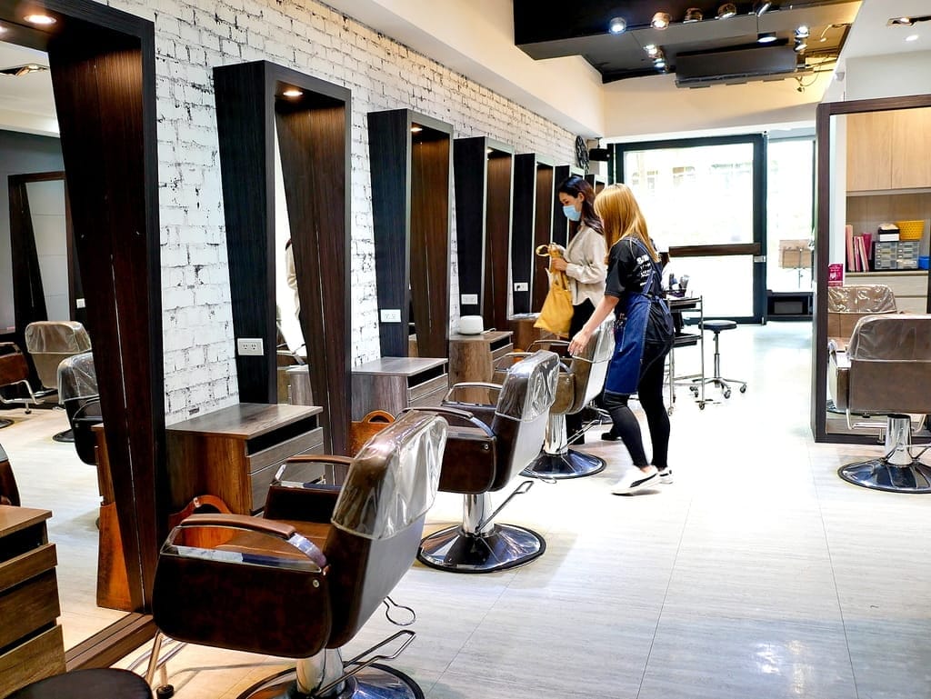 |台北中山區髮廊|Fin Hair Salon.浪漫捲髮好整理.CREDO髮善結構式護髮.中山區美髮推薦.台北中山區剪髮 - 第5張圖 |台北中山區髮廊|Fin Hair Salon.浪漫捲髮好整理.CREDO髮善結構式護髮.中山區美髮推薦.台北中山區剪髮