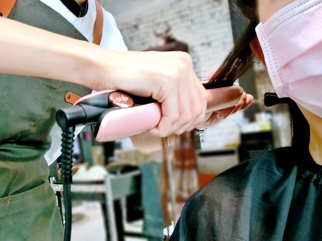 |台北中山區髮廊|Fin Hair Salon.浪漫捲髮好整理.CREDO髮善結構式護髮.中山區美髮推薦.台北中山區剪髮 - 第26張圖 |台北中山區髮廊|Fin Hair Salon.浪漫捲髮好整理.CREDO髮善結構式護髮.中山區美髮推薦.台北中山區剪髮