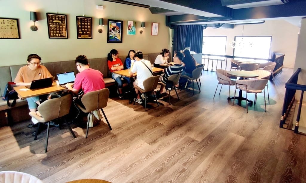 | 東門不限時咖啡廳 | 木色藝文咖啡 Mu’s Café.炙燒鮭魚青醬燉飯.冰釀咖啡.台北下午茶推薦 - 第15張圖 | 東門不限時咖啡廳 | 木色藝文咖啡 Mu’s Café.炙燒鮭魚青醬燉飯.冰釀咖啡.台北下午茶推薦