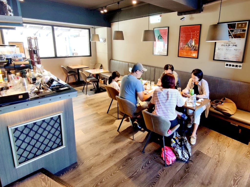 | 東門不限時咖啡廳 | 木色藝文咖啡 Mu’s Café.炙燒鮭魚青醬燉飯.冰釀咖啡.台北下午茶推薦 - 第10張圖 | 東門不限時咖啡廳 | 木色藝文咖啡 Mu’s Café.炙燒鮭魚青醬燉飯.冰釀咖啡.台北下午茶推薦