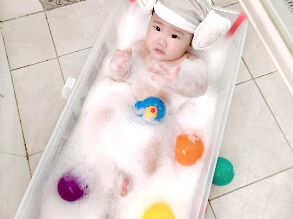 |育兒好物|STOKKE FLEXI BATH摺疊式浴盆.採安全無毒材質.可收納不佔空間,新手爸媽輕鬆上手 - 第15張圖 |育兒好物|STOKKE FLEXI BATH摺疊式浴盆.採安全無毒材質.可收納不佔空間,新手爸媽輕鬆上手