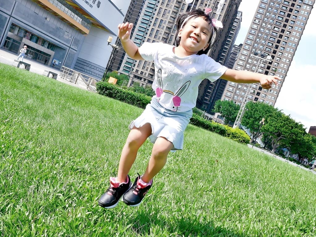 | 童鞋推薦 | FILA Kids 第二代機能運動鞋.踩踏舒適,讓運動自然融入生活! - 第2張圖 | 童鞋推薦 | FILA Kids 第二代機能運動鞋.踩踏舒適,讓運動自然融入生活!