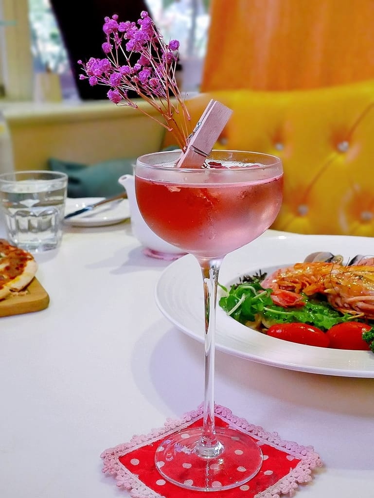 |西門町美食餐廳|Oyami cafe西門店.天使紅蝦套餐.微醺調酒.下午茶約會首選.巷弄內超質感咖啡廳,快約姊妹們來拍好拍滿! - 第35張圖 |西門町美食餐廳|Oyami cafe西門店.天使紅蝦套餐.微醺調酒.下午茶約會首選.巷弄內超質感咖啡廳,快約姊妹們來拍好拍滿!