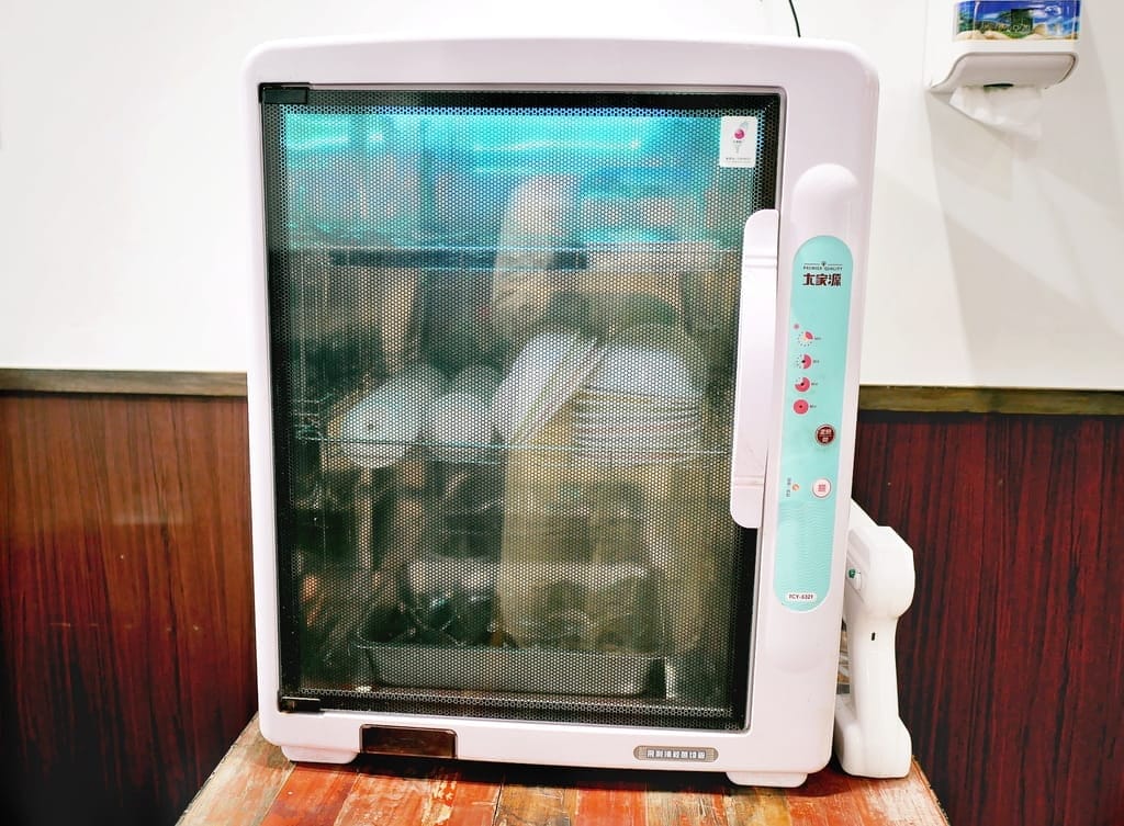 | 中和雞肉飯 | 兩津號雞肉飯(中和店).必點金牌雞肉飯配爆漿荷包蛋!雞肉切盤鮮嫩多汁又涮嘴!中和環球對面 - 第12張圖 | 中和雞肉飯 | 兩津號雞肉飯(中和店).必點金牌雞肉飯配爆漿荷包蛋!雞肉切盤鮮嫩多汁又涮嘴!中和環球對面