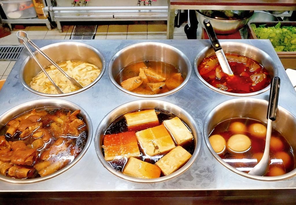 | 中和雞肉飯 | 兩津號雞肉飯(中和店).必點金牌雞肉飯配爆漿荷包蛋!雞肉切盤鮮嫩多汁又涮嘴!中和環球對面 - 第11張圖 | 中和雞肉飯 | 兩津號雞肉飯(中和店).必點金牌雞肉飯配爆漿荷包蛋!雞肉切盤鮮嫩多汁又涮嘴!中和環球對面