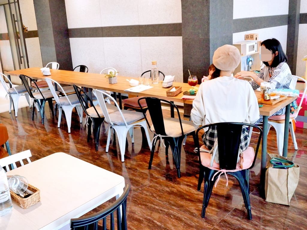 ｜西門町咖啡廳｜樂野食，悠閒享用早午餐/下午茶．親子寵物友善餐廳推薦．附設兒童遊戲區