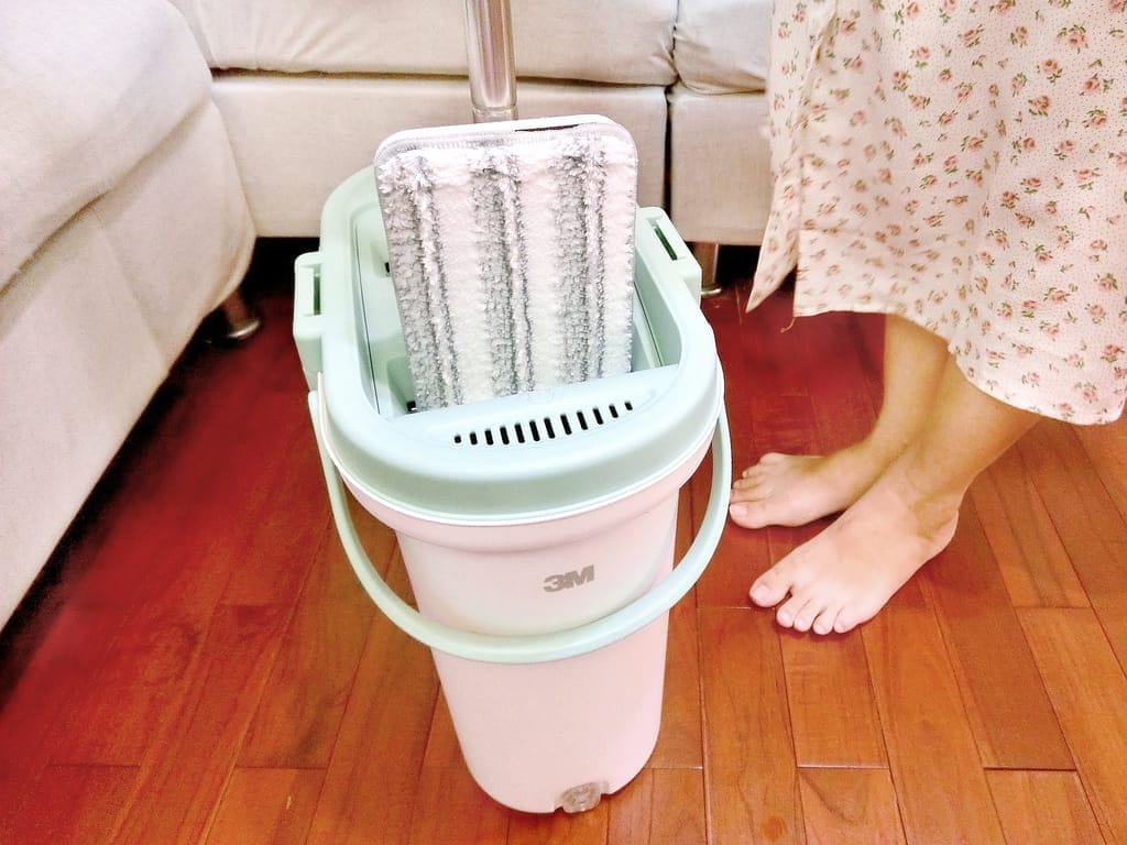 | 居家打掃| 3M 百利免手洗平板拖把刮水桶．省力又快速輕鬆打掃．拖地免沾手好便利！3M試用大隊招募中．快來一起報名吧！