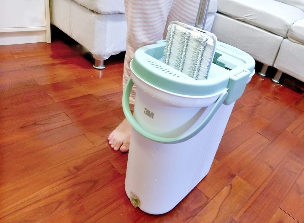 | 居家打掃| 3M 百利免手洗平板拖把刮水桶．省力又快速輕鬆打掃．拖地免沾手好便利！3M試用大隊招募中．快來一起報名吧！