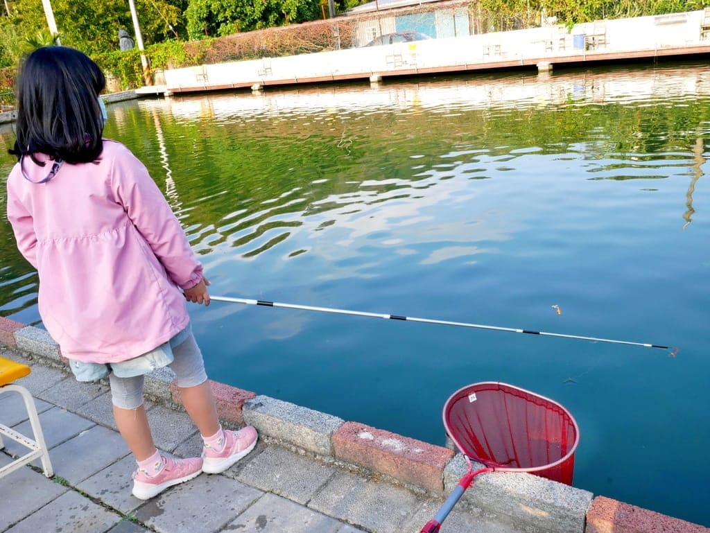 |桃園親子遊|龍潭大自然生態釣魚池.戶外桃源釣魚趣~親子/家庭/情侶旅遊~輕鬆成為小釣手! - 第2張圖 |桃園親子遊|龍潭大自然生態釣魚池.戶外桃源釣魚趣~親子/家庭/情侶旅遊~輕鬆成為小釣手!