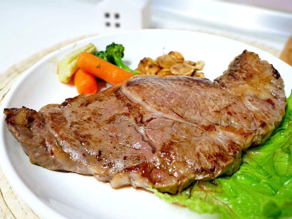 | 開箱 | WMF Steak Profi牛排專用陶瓷平底煎鍋.主廚御用-極致德國工藝,美味牛排自己煎也可以,在家享用大餐! - 第2張圖 | 開箱 | WMF Steak Profi牛排專用陶瓷平底煎鍋.主廚御用-極致德國工藝,美味牛排自己煎也可以,在家享用大餐!