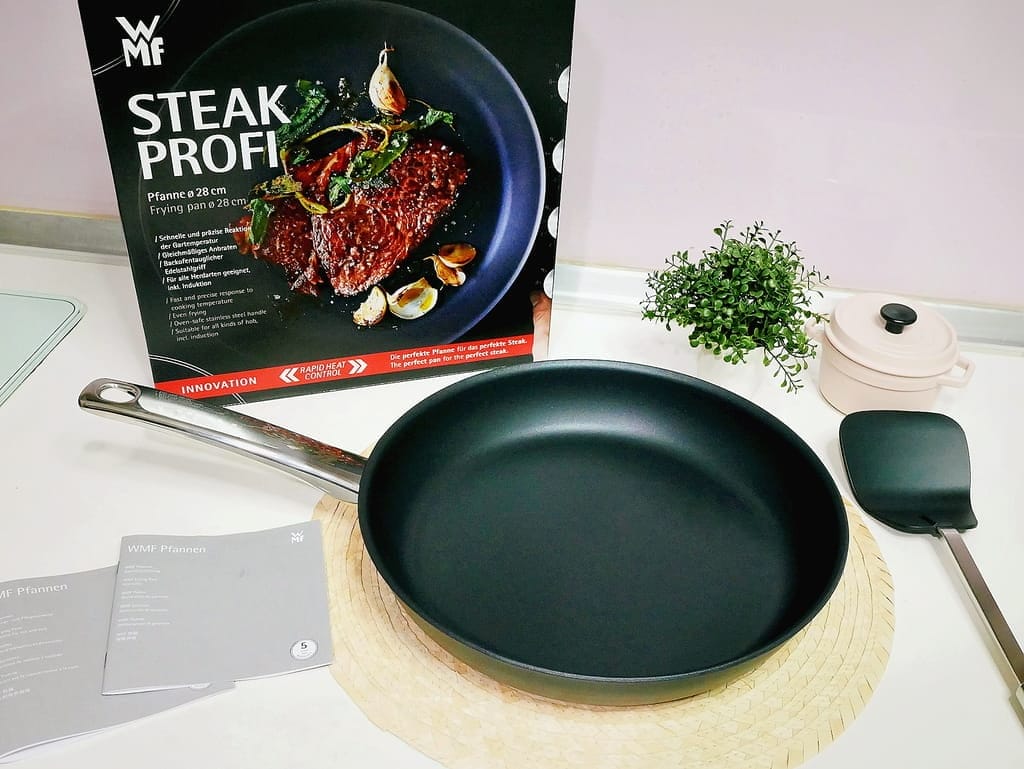 | 開箱 | WMF Steak Profi牛排專用陶瓷平底煎鍋.主廚御用-極致德國工藝,美味牛排自己煎也可以,在家享用大餐! - 第5張圖 | 開箱 | WMF Steak Profi牛排專用陶瓷平底煎鍋.主廚御用-極致德國工藝,美味牛排自己煎也可以,在家享用大餐!